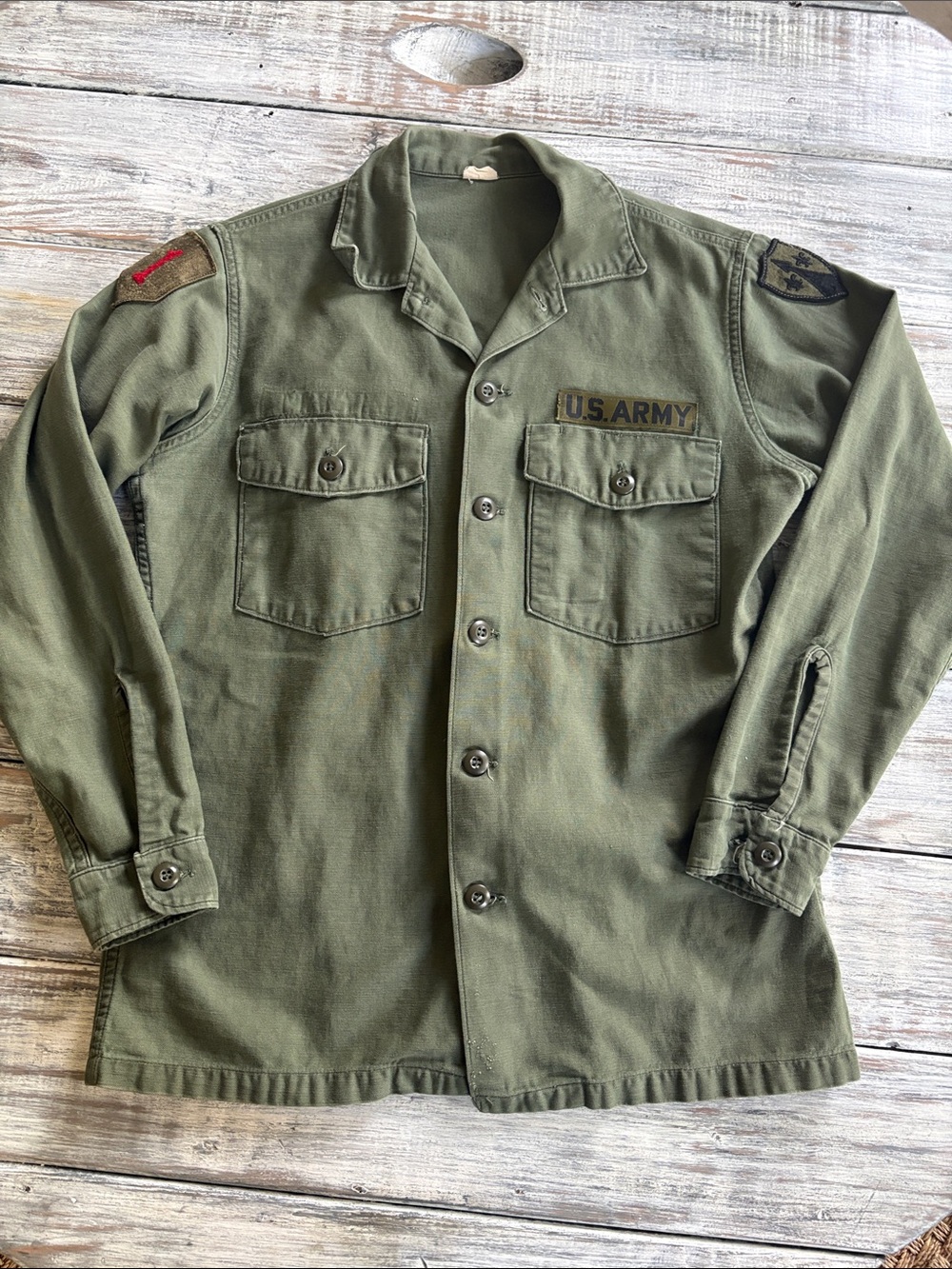 Vintage US army 100% cotton button up shirt, men’s size M
